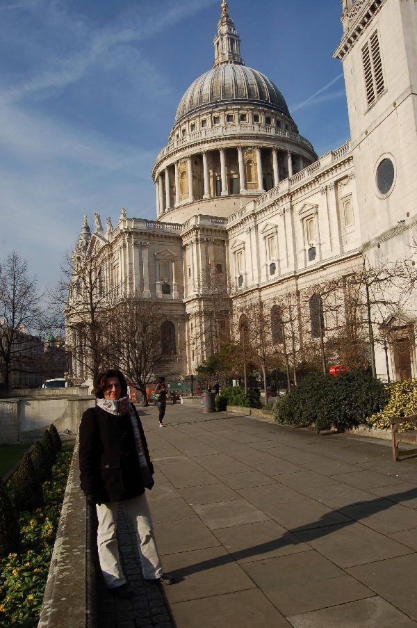 <i><b>London - 086</b></i>